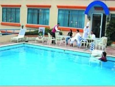 מלון מדאן Semarak International מראה חיצוני תמונה
